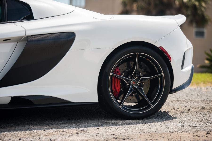 Детали экстерьера McLaren 675LT Spider 2016 года  (NA) (фото 3 из 23)